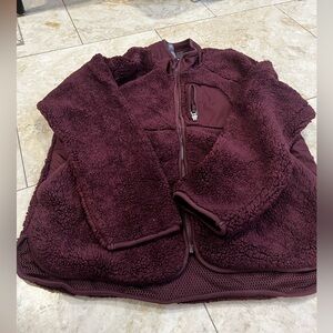 MAROON FLEECE SIZE XL WORN ONCE GREAT CONDITION